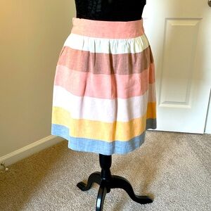Multi-colored skirt with pockets